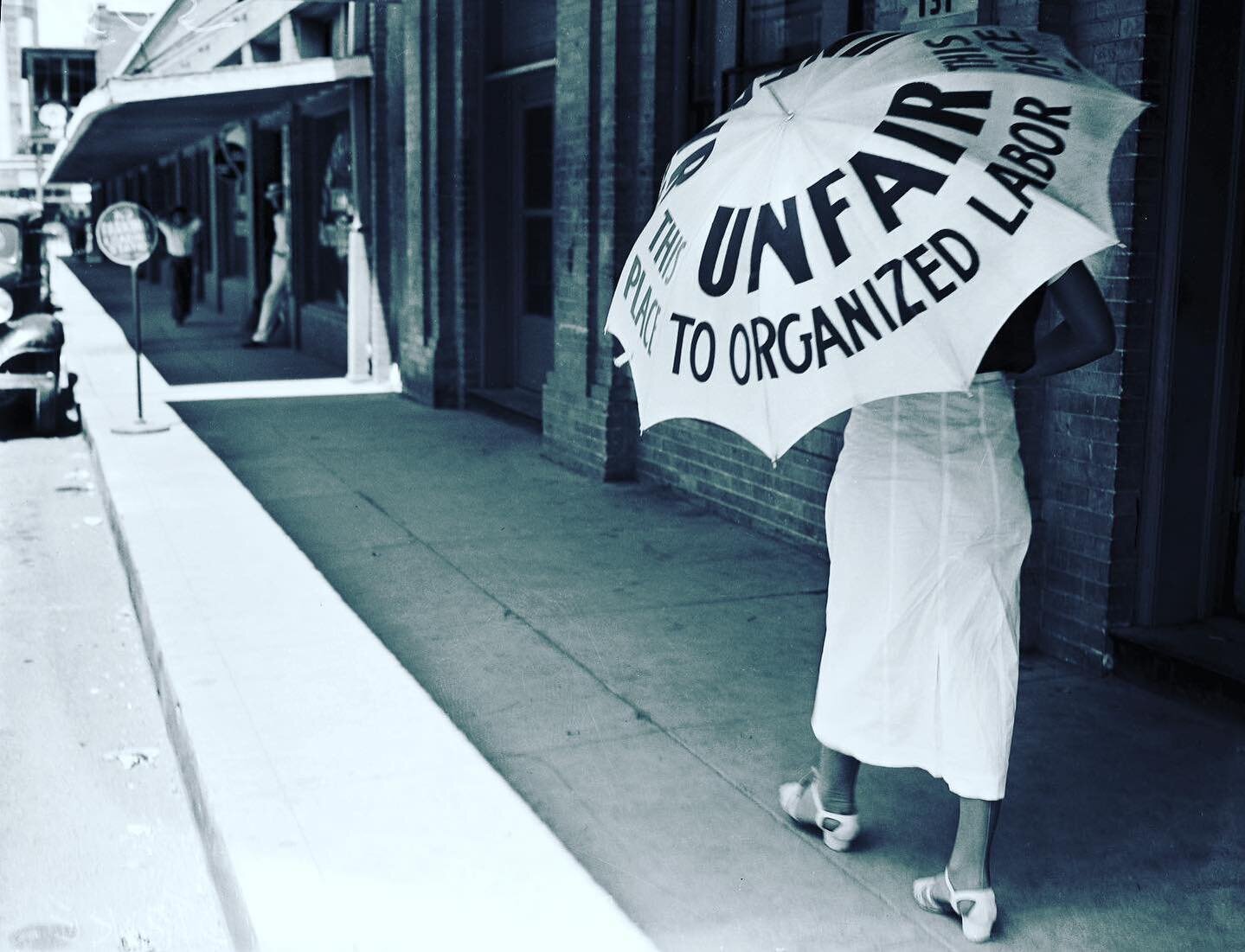 Posted @withregram &bull; @domestic_worker_history 🔥Un salario digno para todas las personas🔥
&ldquo;Qu&eacute; clase de mentira, la que dice que las y los trabajadores pobres simplemente necesitan trabajar m&aacute;s. Hay un vac&iacute;o, un crec